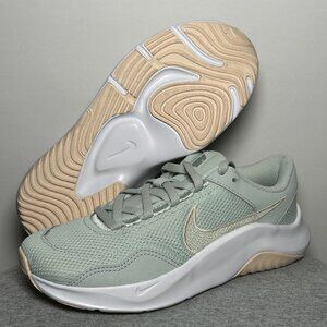 New - Nike Essential Legend 3 NN - Size 6 Women's